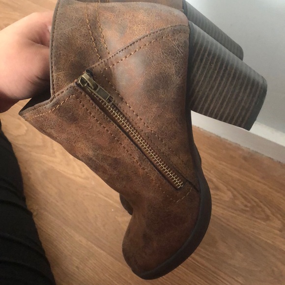 Ankle booties - Picture 2 of 4